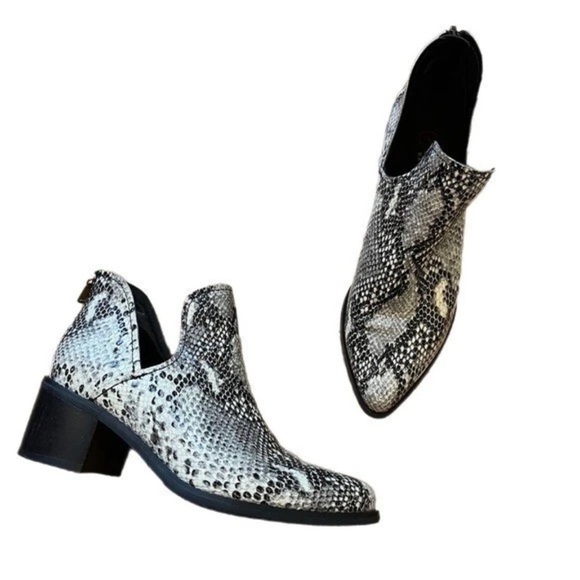 Blondo Shoes - Blondo Snakeskin Ankle Booties - Black and Cream
